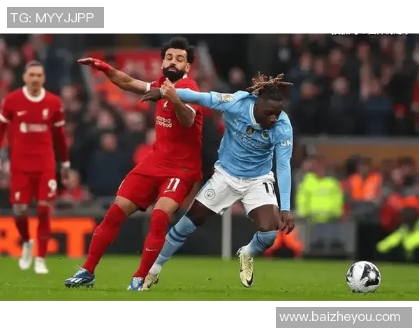 杰拉德在利物浦对曼城的经典对决中展现传奇风采与激情时刻