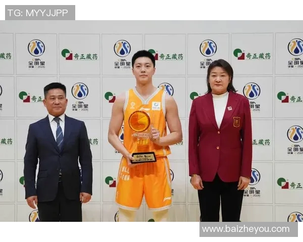 胡明轩的篮球之路：从青涩少年到国家队明星的成长故事